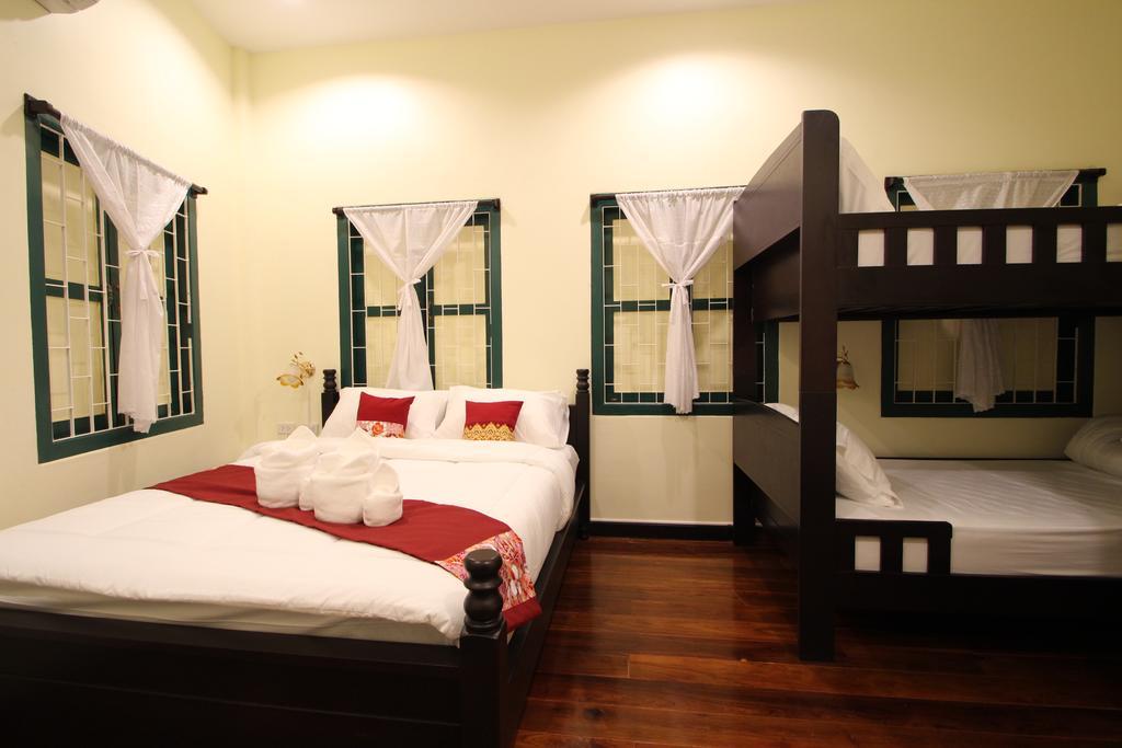 Srisomboon Hostel Trang Exterior photo