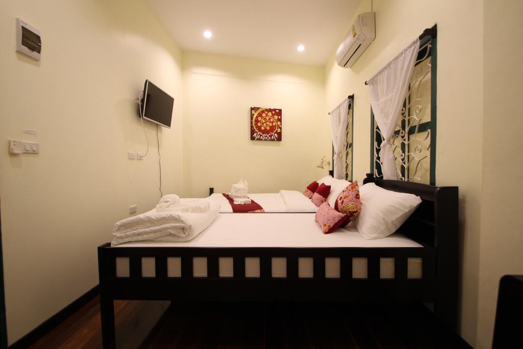 Srisomboon Hostel Trang Exterior photo