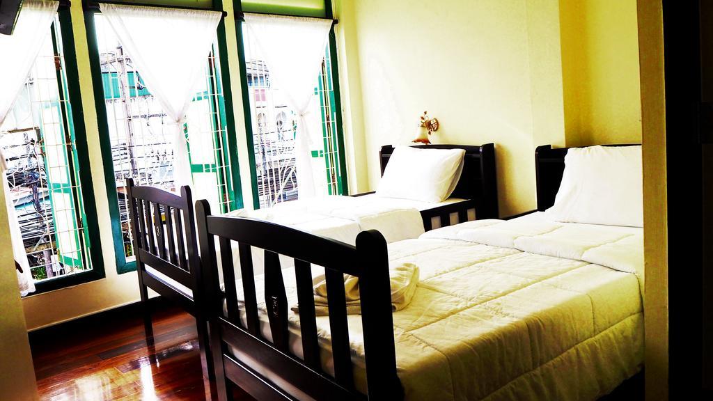 Srisomboon Hostel Trang Exterior photo