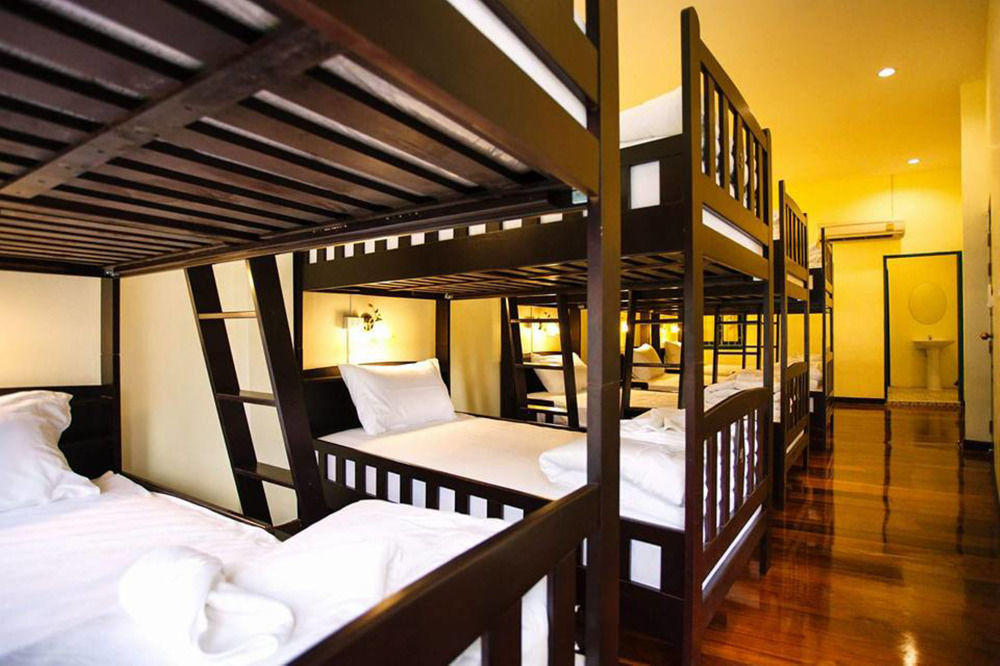 Srisomboon Hostel Trang Exterior photo