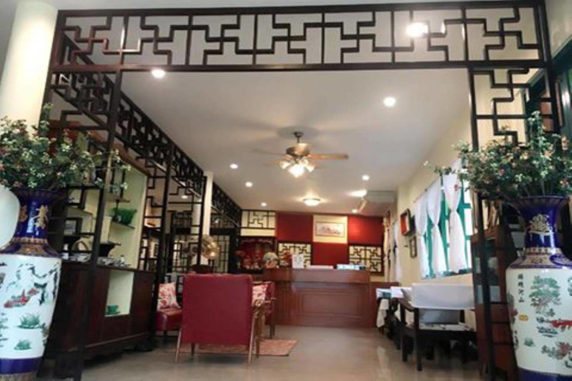 Srisomboon Hostel Trang Exterior photo