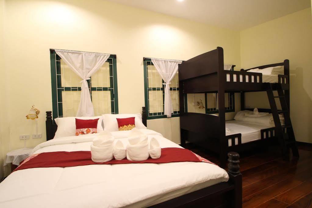 Srisomboon Hostel Trang Exterior photo